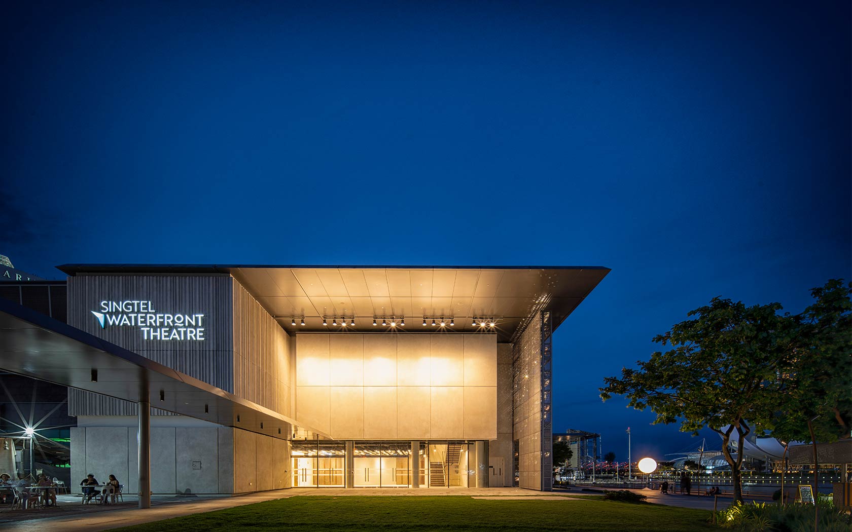 Image of the exterior of the Singtel Waterfront Theatre at night.