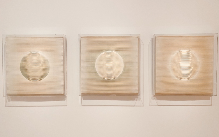 Eng Tow, Bowls (1979). Cloth and thread. Photo by Berny Tan at the National Gallery Singapore, 2021.