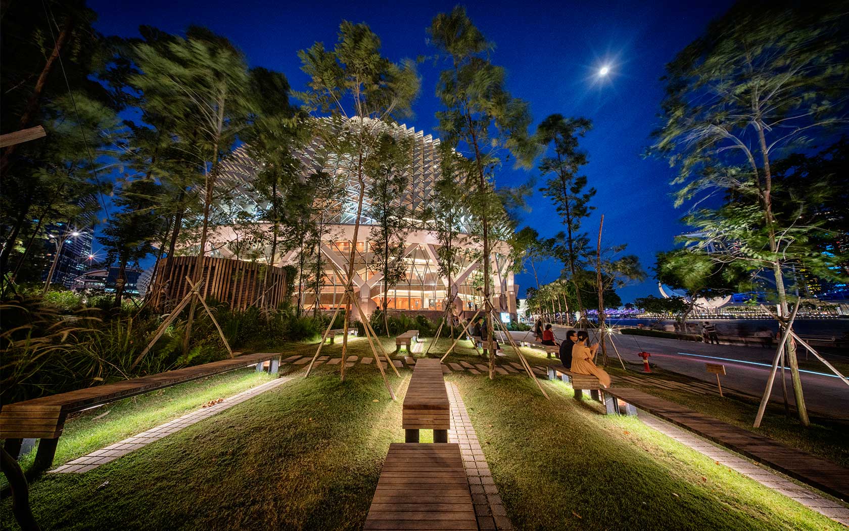 Esplanade for Couples: Romantic Spots, Date Night Ideas, and Evening Views